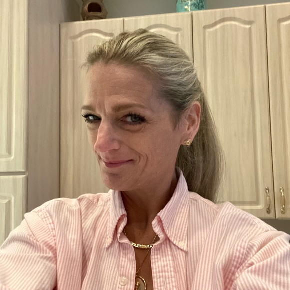 Meet your Posher, Lori - Picture 2 of 5